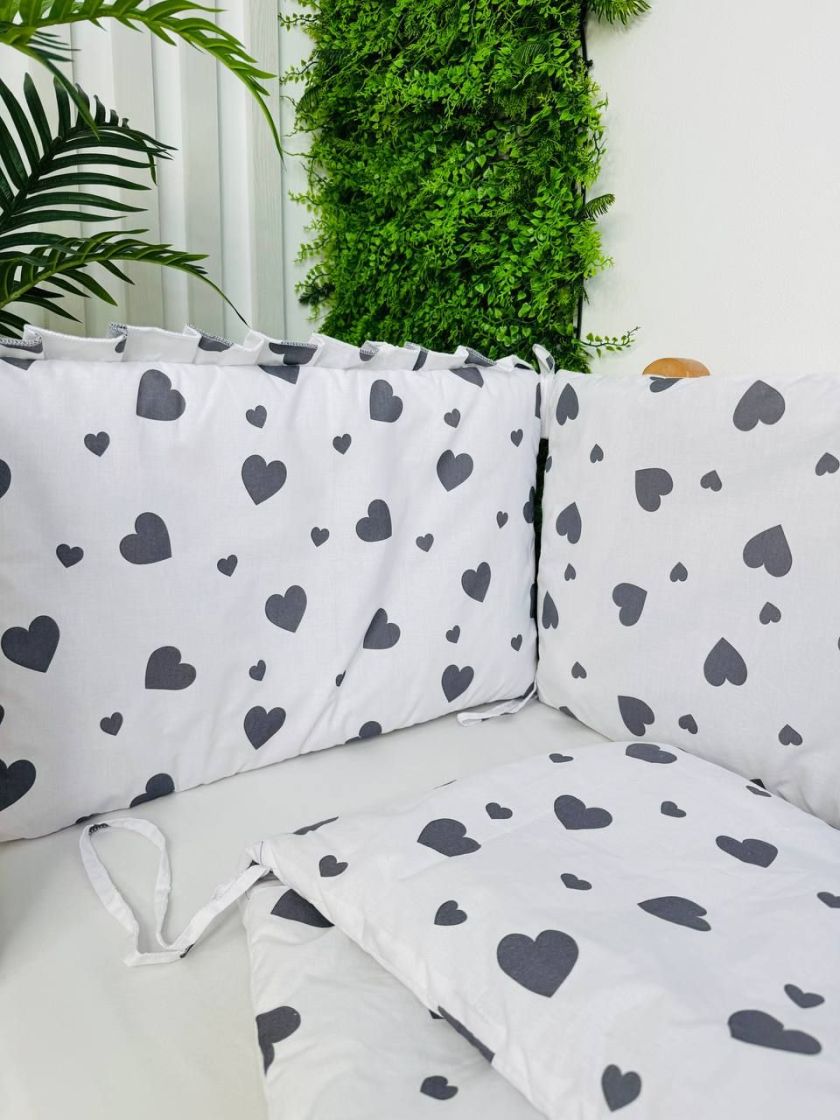 ❤ Бортики-суцільні на 4 боки ліжка, на завʼязках. Принт - Серця великі сірі на білому (#40052301) ✓ Anna Konvert