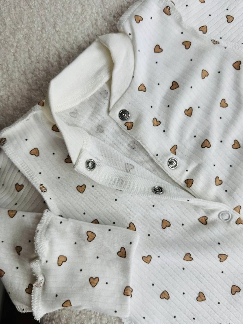 ❤ Чоловічок інтерлок в рубчик, Ромашка. Принт - Серця дрібні беж в контурі. Розмір - 62-68см (#89794474) ✓ Anna Konvert