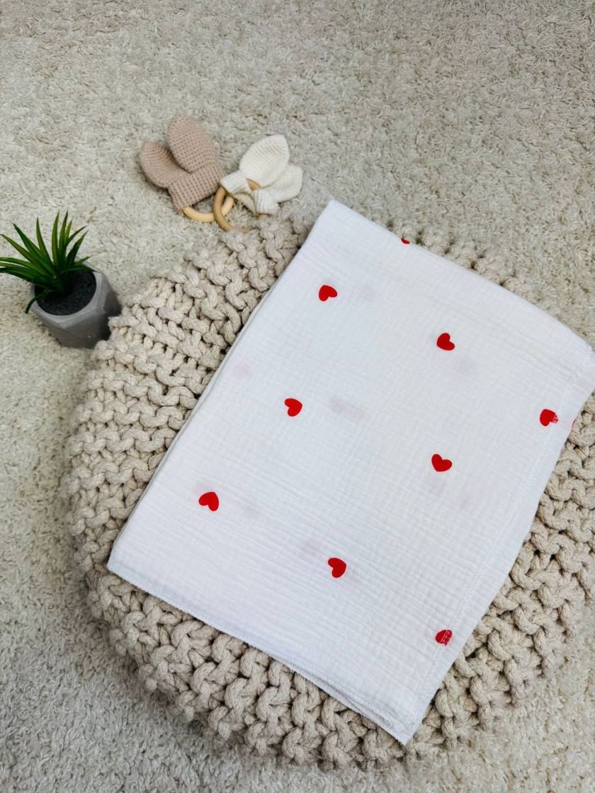 ❤ Пелюшки муслінові чотирьохшарові, жатка. Принт - Сердця червоні дрібні на молочному. Розмір - 70*100см (#75187742) ✓ Anna Konv