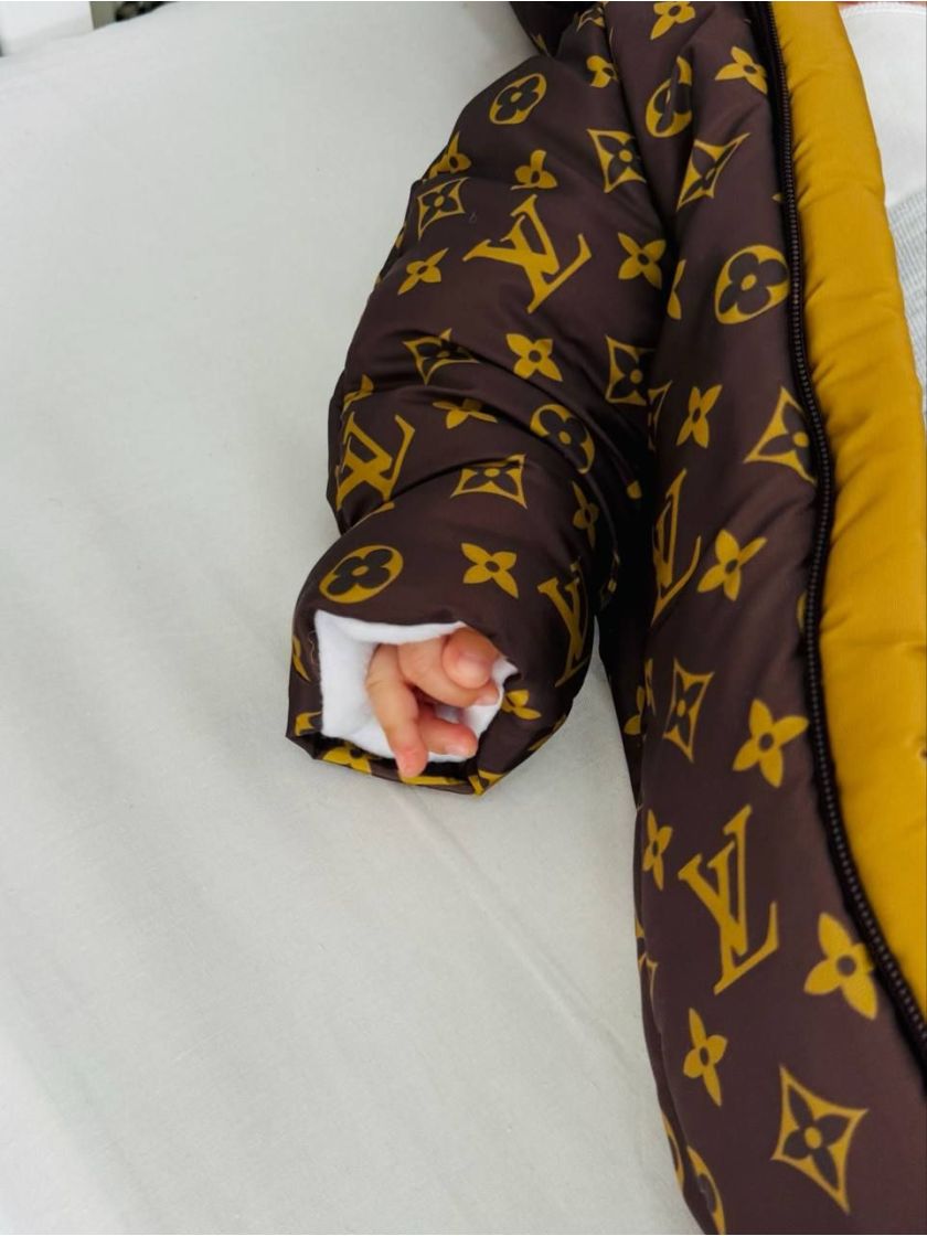 ❤ Комбінезон Принти кольорові, "Маленький ведмедик". Принт - Шоколадний Louis Vuitton. Розвір - 0-3міс. Сезон - Зимовий (#855367