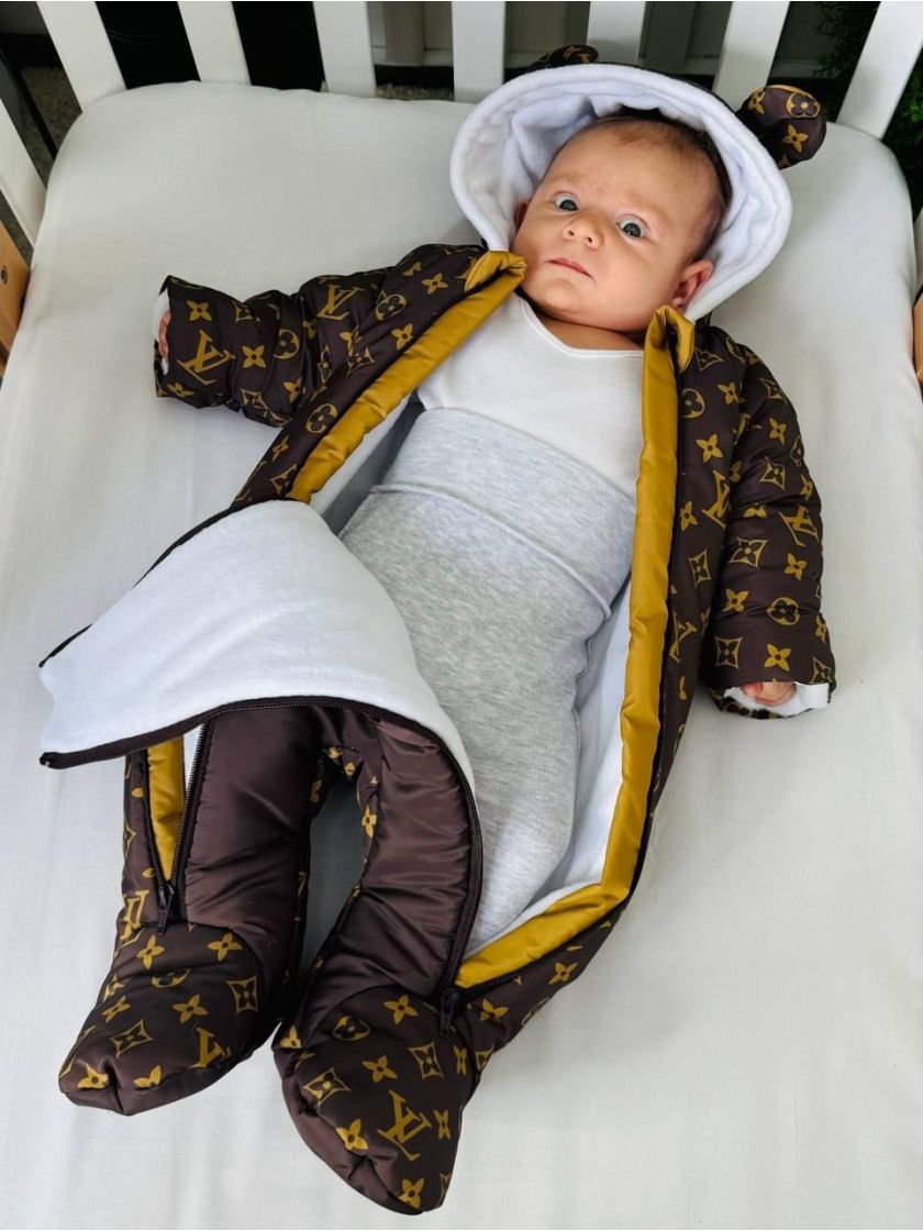 ❤ Комбінезон Принти кольорові, "Маленький ведмедик". Принт - Шоколадний Louis Vuitton. Розвір - 3-6міс. Сезон - Зимовий (#409135