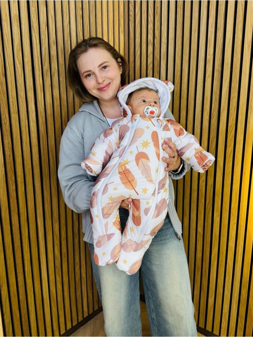 ❤ Комбінезон Принти кольорові, "Маленький ведмедик". Принт - Жовте пір'ячко. Розвір - 3-6міс. Сезон - Демісезонний (#29133140) ✓