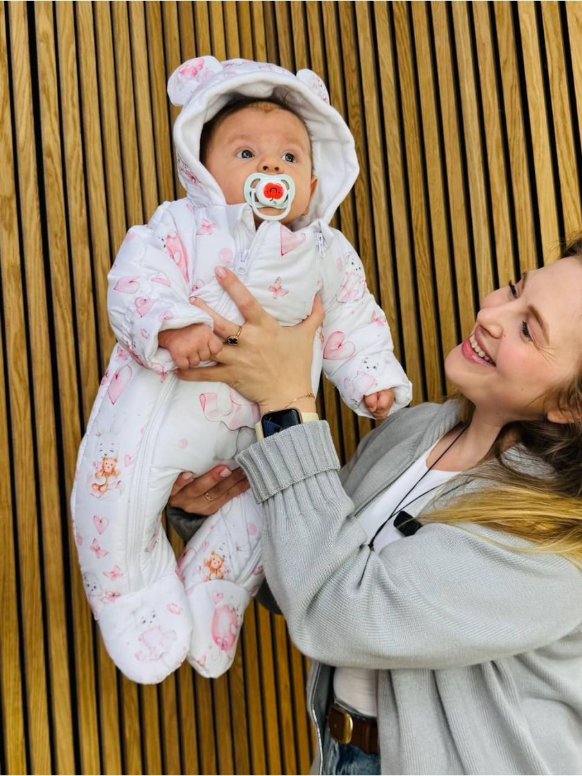 ❤ Комбінезон Принти кольорові, "Маленький ведмедик". Принт - Зайка в рожевій сукні на білому. Розвір - 0-3міс. Сезон - Зимовий (