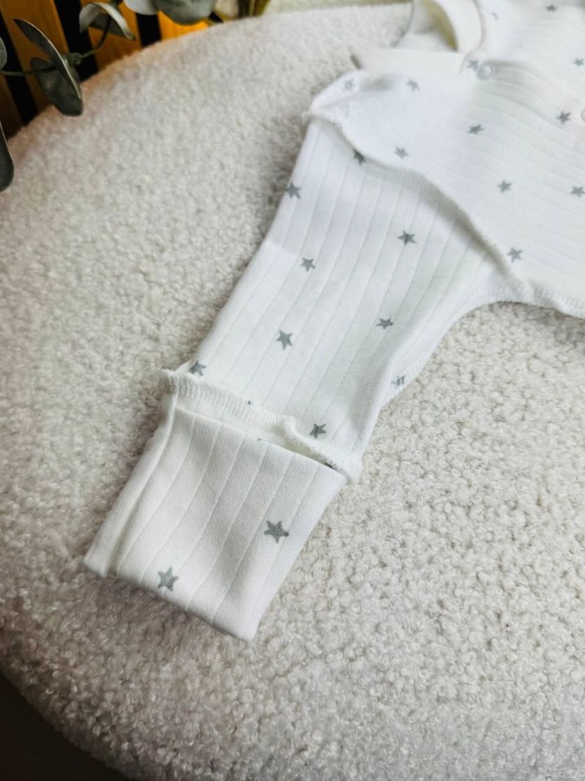 ❤ Чоловічок інтерлок в рубчик, Ромашка. Принт - Зірки сірі дрібні. Розмір - 56-62см (#46823540) ✓ Anna Konvert