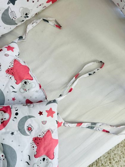 ❤ Бортики-суцільні на 4 боки ліжка, на завʼязках. Принт - Коала сіра обіймає місяць, зірку рожеву (#68309563) ✓ Anna Konvert 2