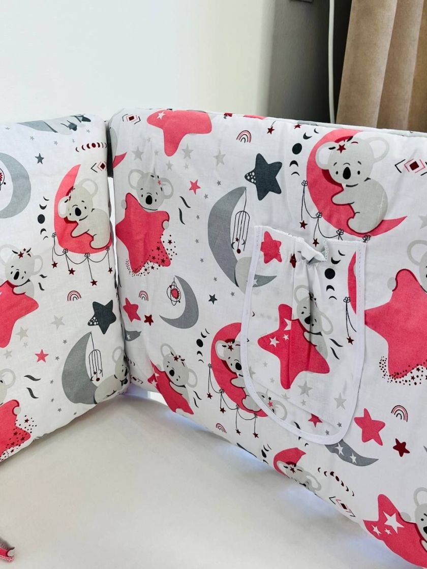 ❤ Бортики-суцільні на 4 боки ліжка, на завʼязках. Принт - Коала сіра обіймає місяць, зірку рожеву (#68309563) ✓ Anna Konvert