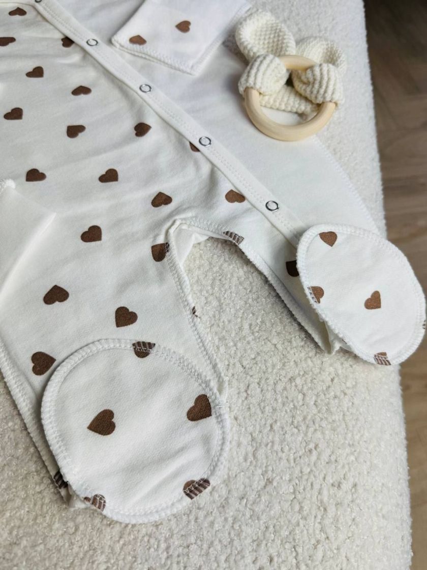 ❤ Чоловічок з шапочкою "Метелик", байка, 56р. БО. Принт - Серця бежеві великі. Розмір - 56см (#16115664) ✓ Anna Konvert