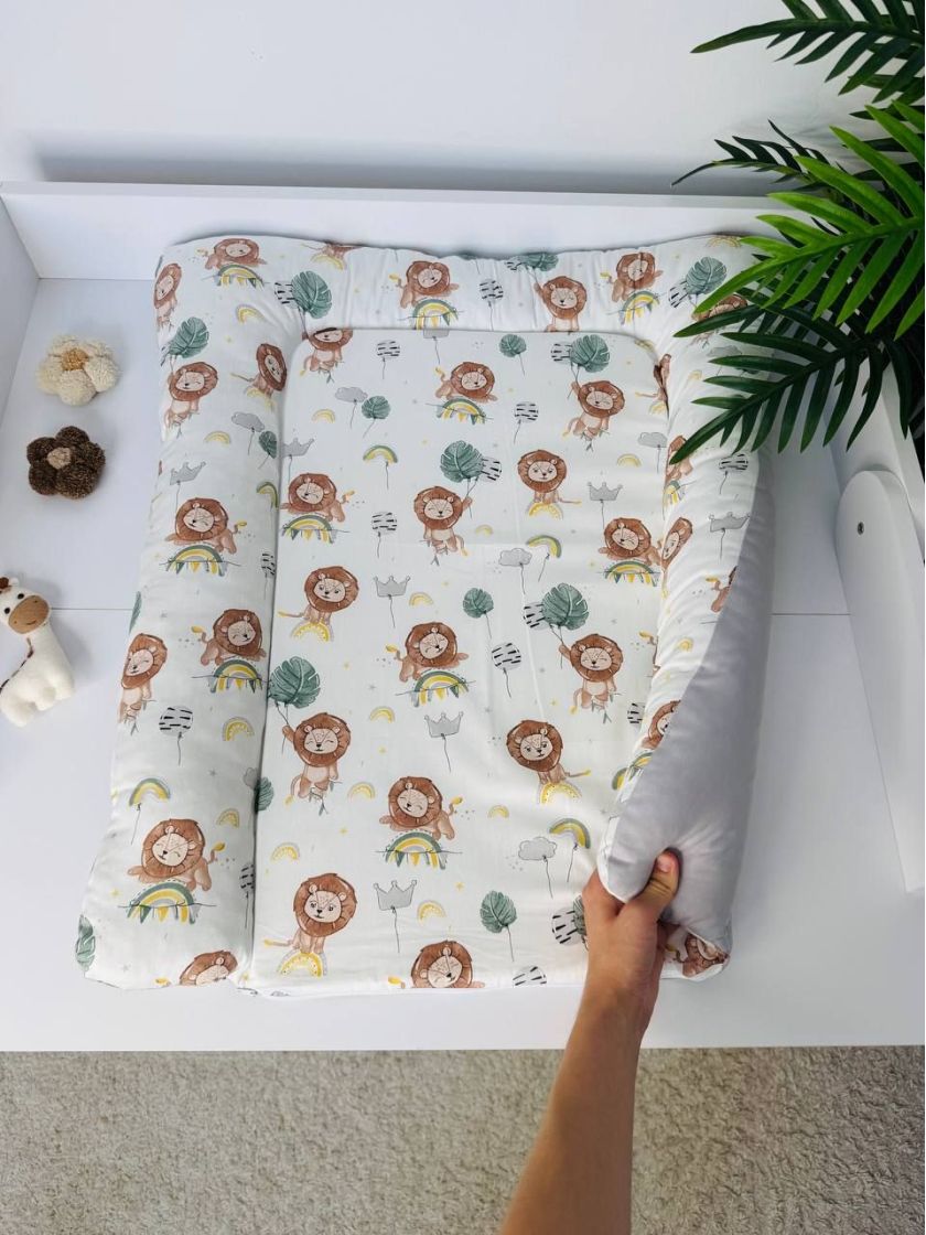 ❤ Матрасик у пеленатор, на блискавці, поролон з'ємний, 55см на 70см. Принт - Левеня з зеленим листячком (#46023315) ✓ Anna Konve