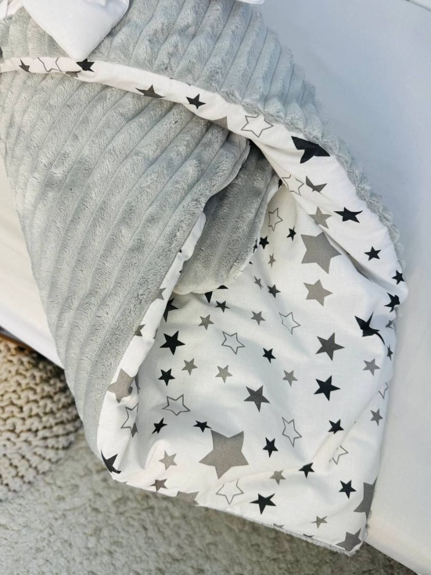 ❤ Конверт-плед на виписку 80 см на 100 см, на блискавці з наповнювачем у чохлі. Принт - Зірки на білому, плюш шарпей сірий (#800