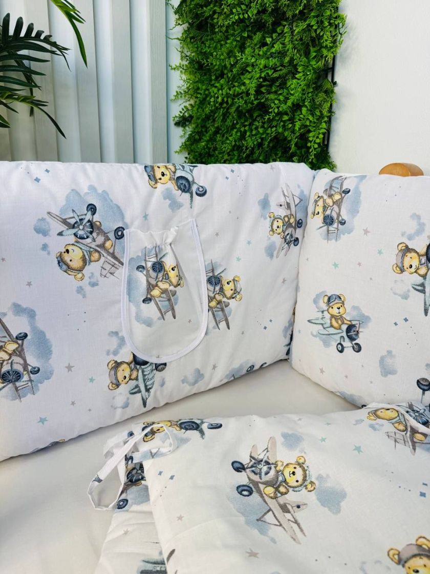 ❤ Бортики-суцільні на 4 боки ліжка, на завʼязках. Принт - Ведмідь на літаку, блакитний (#32515160) ✓ Anna Konvert