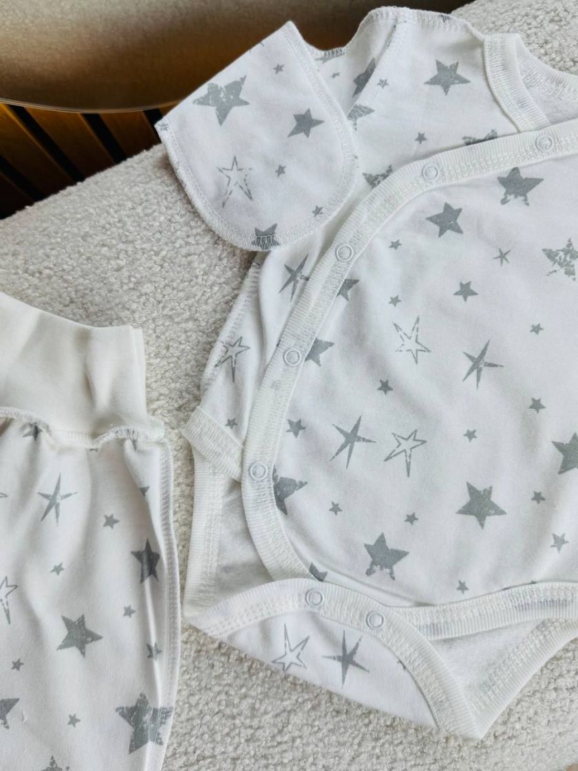 ❤ Комплект 2ка з боді, байка, Ромашка 56-62см. Принт - Зірки різні сірі. Розмір - 56-62 (#13287803) ✓ Anna Konvert