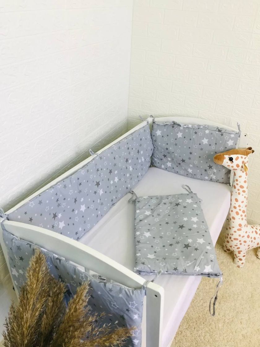 ❤ Бортики-суцільні на 4 боки ліжка, на завʼязках. Принт - Зірки різні на сірому (#1355084) ✓ Anna Konvert