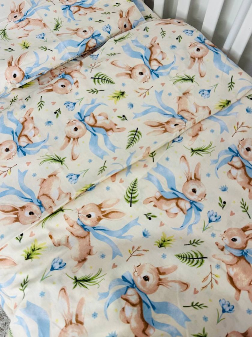 ❤ Змінна дитяча постіль, розмір підковдри 140 см на 110 см. Принт - Зайченя з блакитним бантом на молочному (#77445437) ✓ Anna K