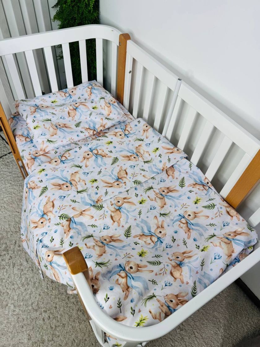 ❤ Змінна дитяча постіль, розмір підковдри 140 см на 110 см. Принт - Зайченя з блакитним бантом на білому (#17564049) ✓ Anna Konv