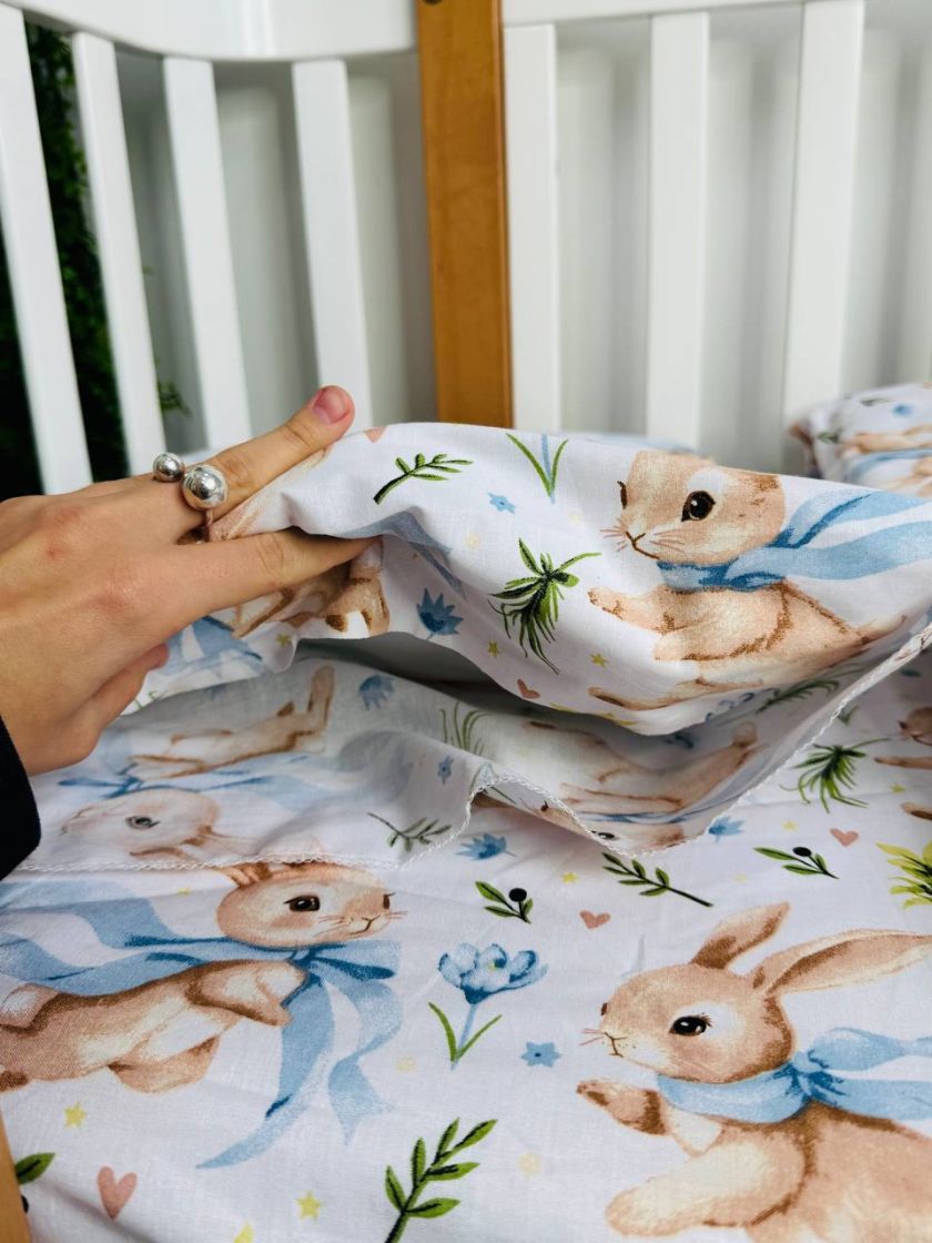 ❤ Змінна дитяча постіль, розмір підковдри 140 см на 110 см. Принт - Зайченя з блакитним бантом на білому (#17564049) ✓ Anna Konv