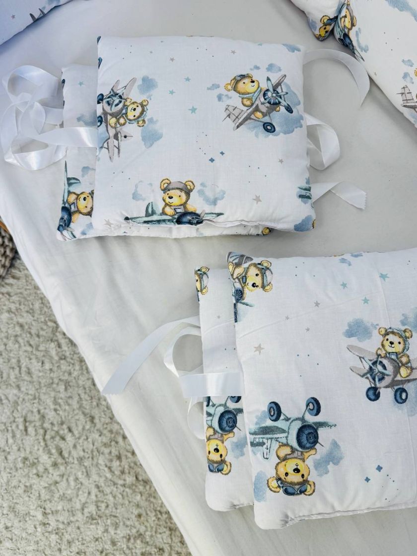 ❤ Бортики-подушки на 4 боки ліжечка, 12 подушок. Принт - Ведмідь на літаку, блакитний (#24712476) ✓ Anna Konvert