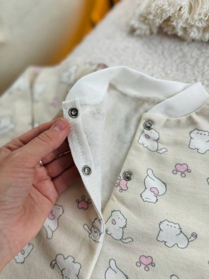 ❤ Чоловічок байка. Колір - Киці на молочному. Розмір - 56-62см (#57092024) ✓ Anna Konvert 2