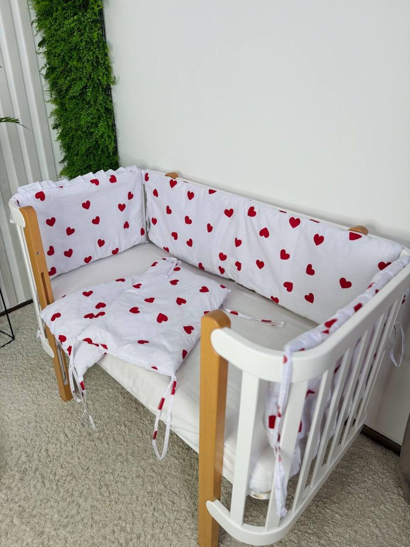 ❤ Бортики-суцільні на 4 боки ліжка, на завʼязках. Принт - Червоні сердця на білому (#28170090) ✓ Anna Konvert