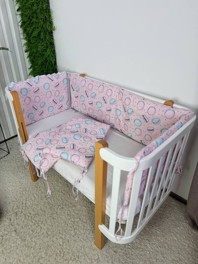 ❤ Бортики-суцільні на 4 боки ліжка, на завʼязках. Принт - Макарунси рожеві (#73311863) ✓ Anna Konvert