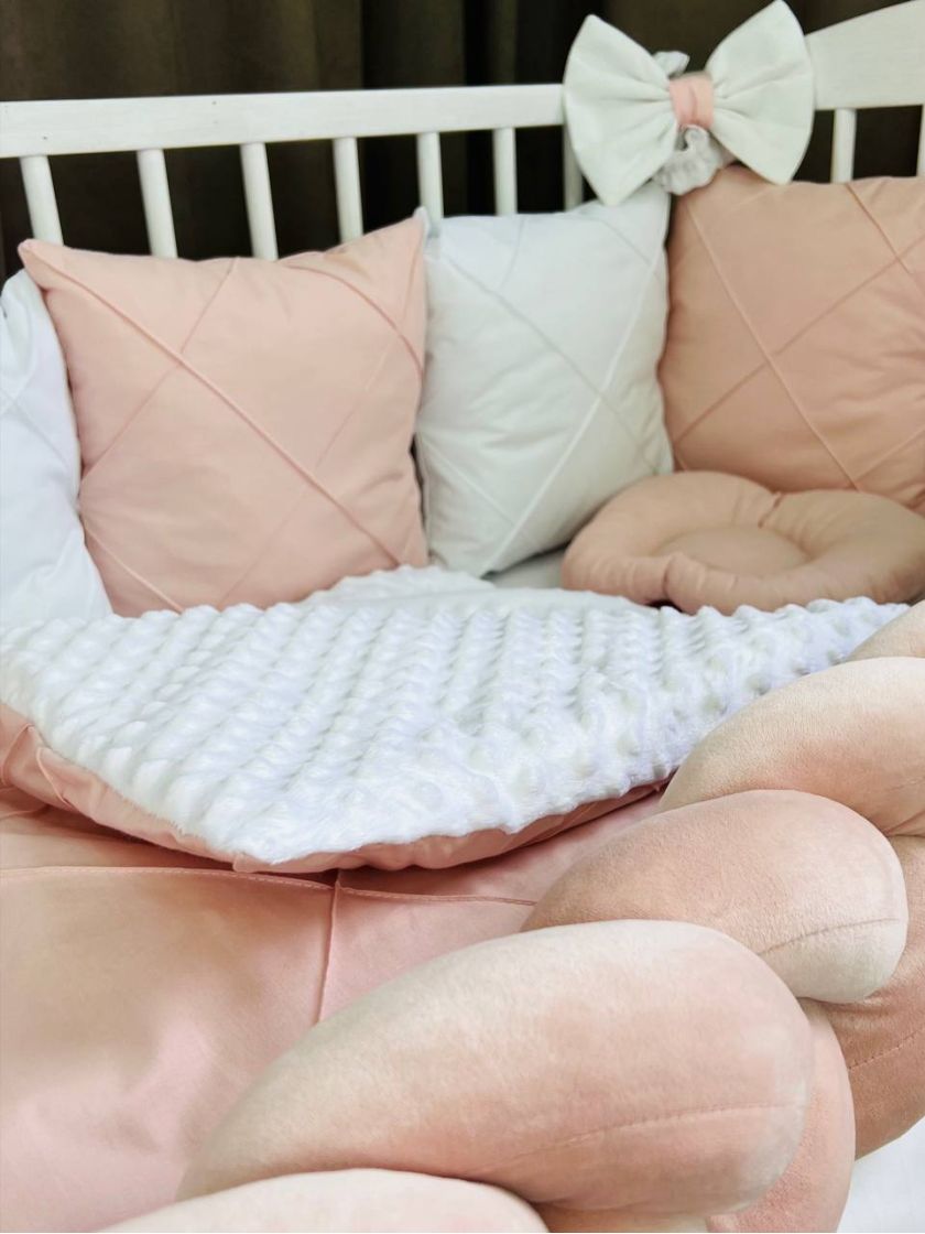 ❤ Набір у ліжко на 4 боки, з бісерною стрічкою. Колір - Пудрово-білий просточений з косичкою. Комплектація - Коса на 4й бік (#53