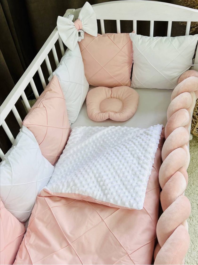 ❤ Набір у ліжко на 4 боки, з бісерною стрічкою. Колір - Пудрово-білий просточений з косичкою. Комплектація - Подушки на 4й бік (