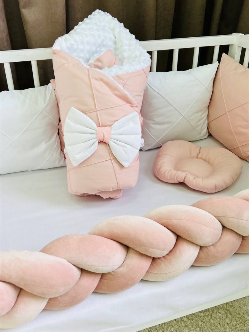 ❤ Набір у ліжко на 4 боки, з бісерною стрічкою. Колір - Пудрово-білий просточений з косичкою. Комплектація - Подушки на 4й бік (