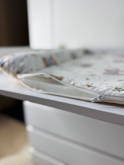 ❤ Матрасик у пеленатор, на блискавці, поролон з'ємний, 55см на 70см. Принт - Ведмедик у светрі з гілкою ягід, бежевий (#92343978 2