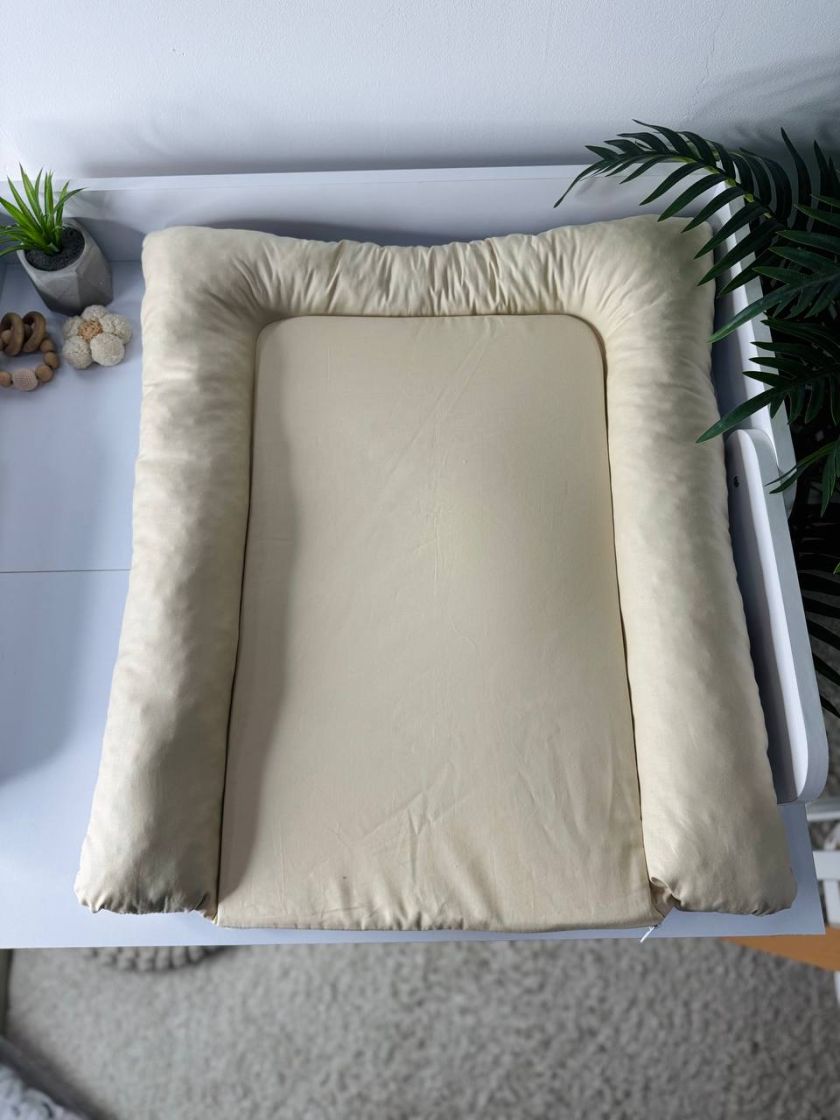 ❤ Матрасик у пеленатор, на блискавці, поролон з'ємний, 55см на 70см. Принт - Ведмедик у светрі з гілкою ягід, бежевий (#92343978