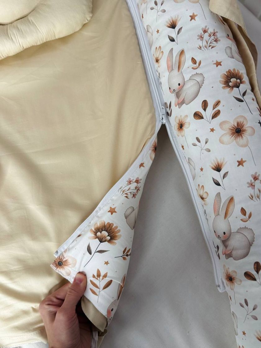 ❤ Кокон-гніздечко з ручками. Принт - Зайчик з гілками квіточками, однотон беж (#94435559) ✓ Anna Konvert