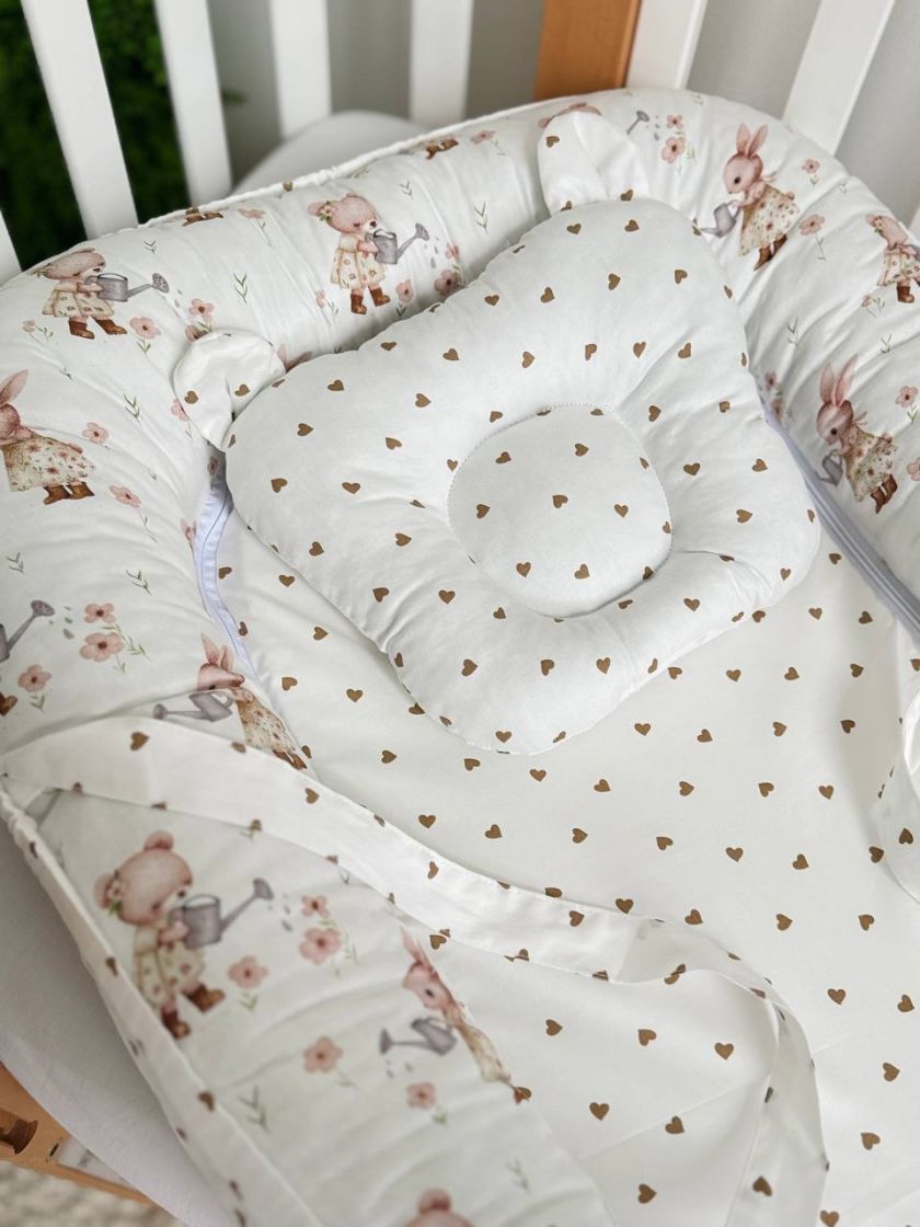 ❤ Кокон-гніздечко з ручками. Принт - Зайчик та ведмедик, сердця дрібні беж (#41741736) ✓ Anna Konvert