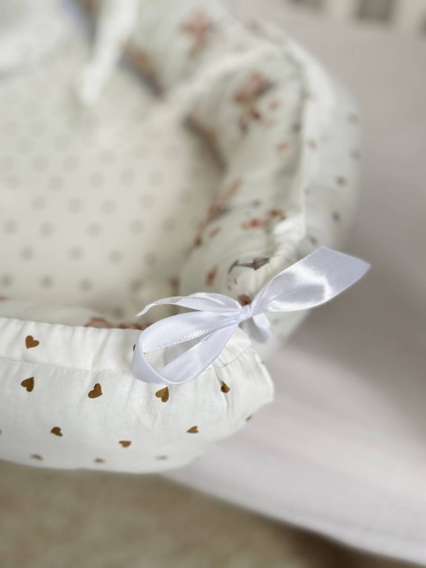 ❤ Кокон-гніздечко з ручками. Принт - Зайчик та ведмедик, сердця дрібні беж (#41741736) ✓ Anna Konvert