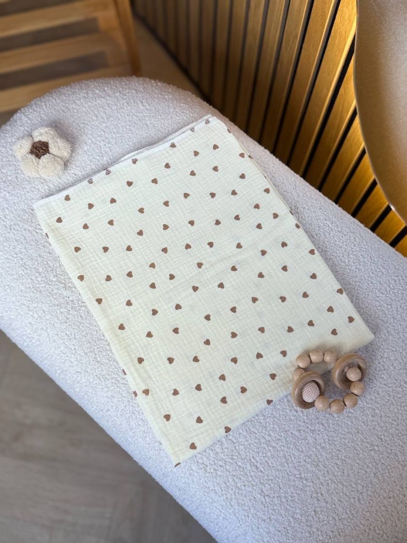❤ Пелюшки муслінові чотирьохшарові, жатка 70*100. Принт - Дрібні сердечки беж на пісочному (#89017463) ✓ Anna Konvert