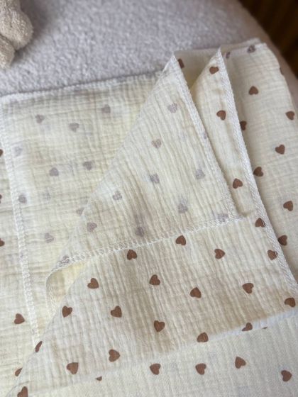 ❤ Пелюшки муслінові чотирьохшарові, жатка. Принт - Дрібні сердечки беж на пісочному. Розмір - 90*135см (#42763004) ✓ Anna Konver 2