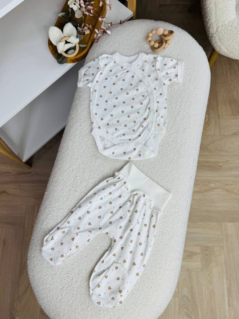 ❤ Комплект 2ка з боді з коротким рукавом, в рубчик. Принт - Сердечка беж в контурі. Розмір - 56-62р (#27908140) ✓ Anna Konvert