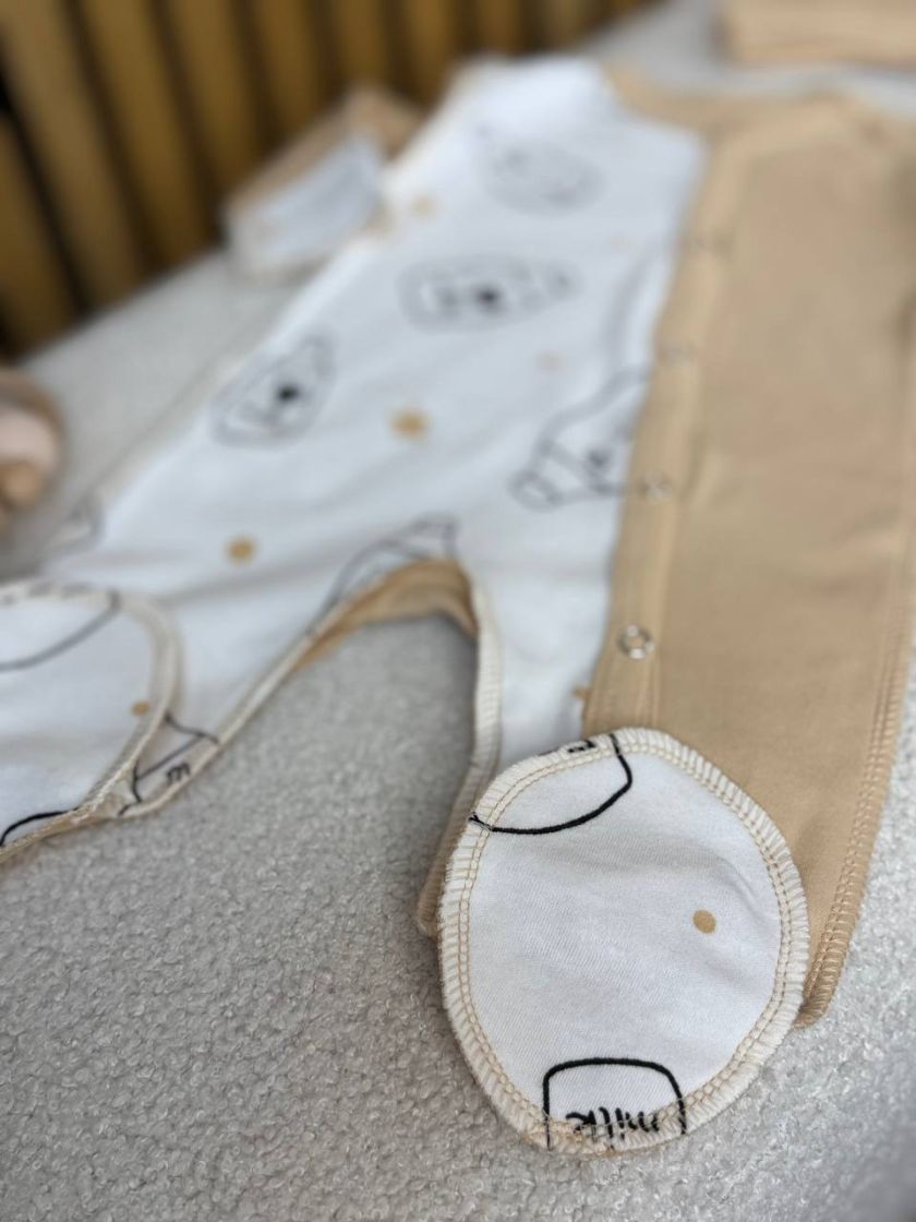 ❤ Чоловічок з шапочкою інтерлок, БО. Принт - Пляшечки, на бежевому. Розмір - 56 (#8829800) ✓ Anna Konvert