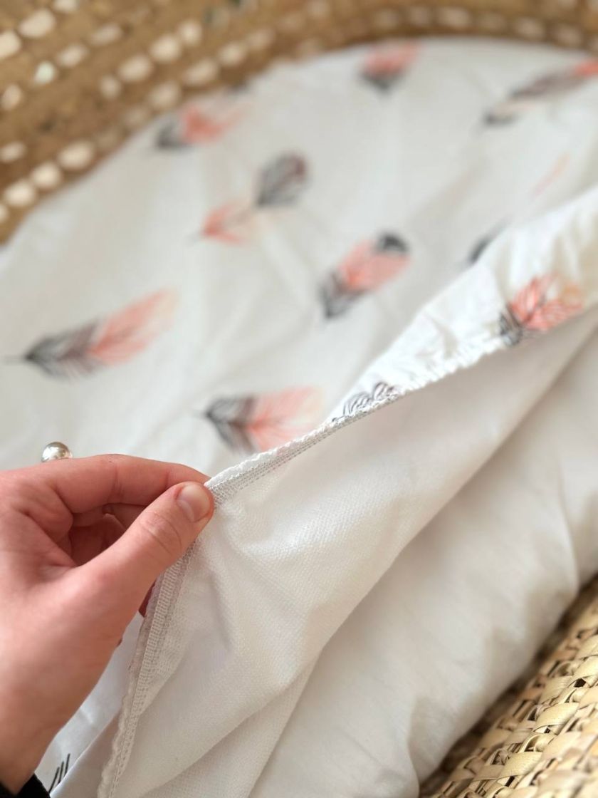 ❤ Простирадло непромакаюче у візочок та подушка. Принт - Пір'я рожеві на білому (#36306817) ✓ Anna Konvert