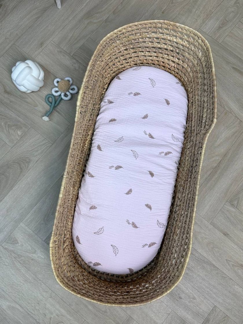 ❤ Простирадло муслін непромакаюче у візочок на гумці. Колір - Контур листя на ніжно рожевому (#55203726) ✓ Anna Konvert