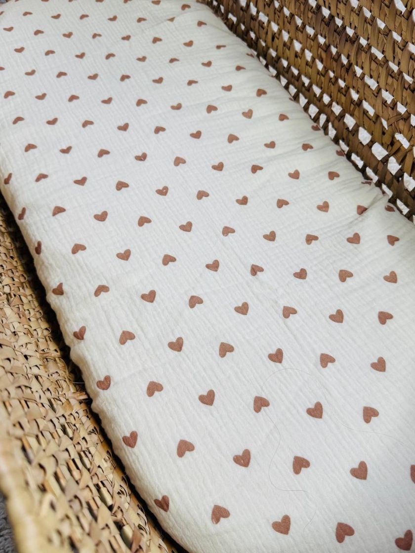 ❤ Простирадло муслін непромакаюче у візочок на гумці. Колір - Серця бежеві на пісочному (#38373659) ✓ Anna Konvert