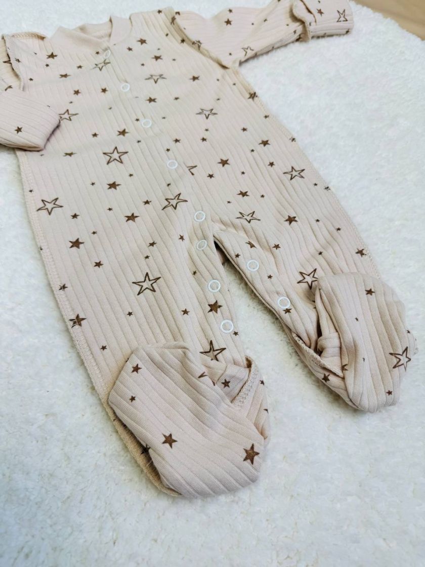 ❤ Чоловічок інтерлок в рубчик, Ромашка. Принт - Бежеві зірки на бежевому. Розмір - 56-62см (#64925614) ✓ Anna Konvert