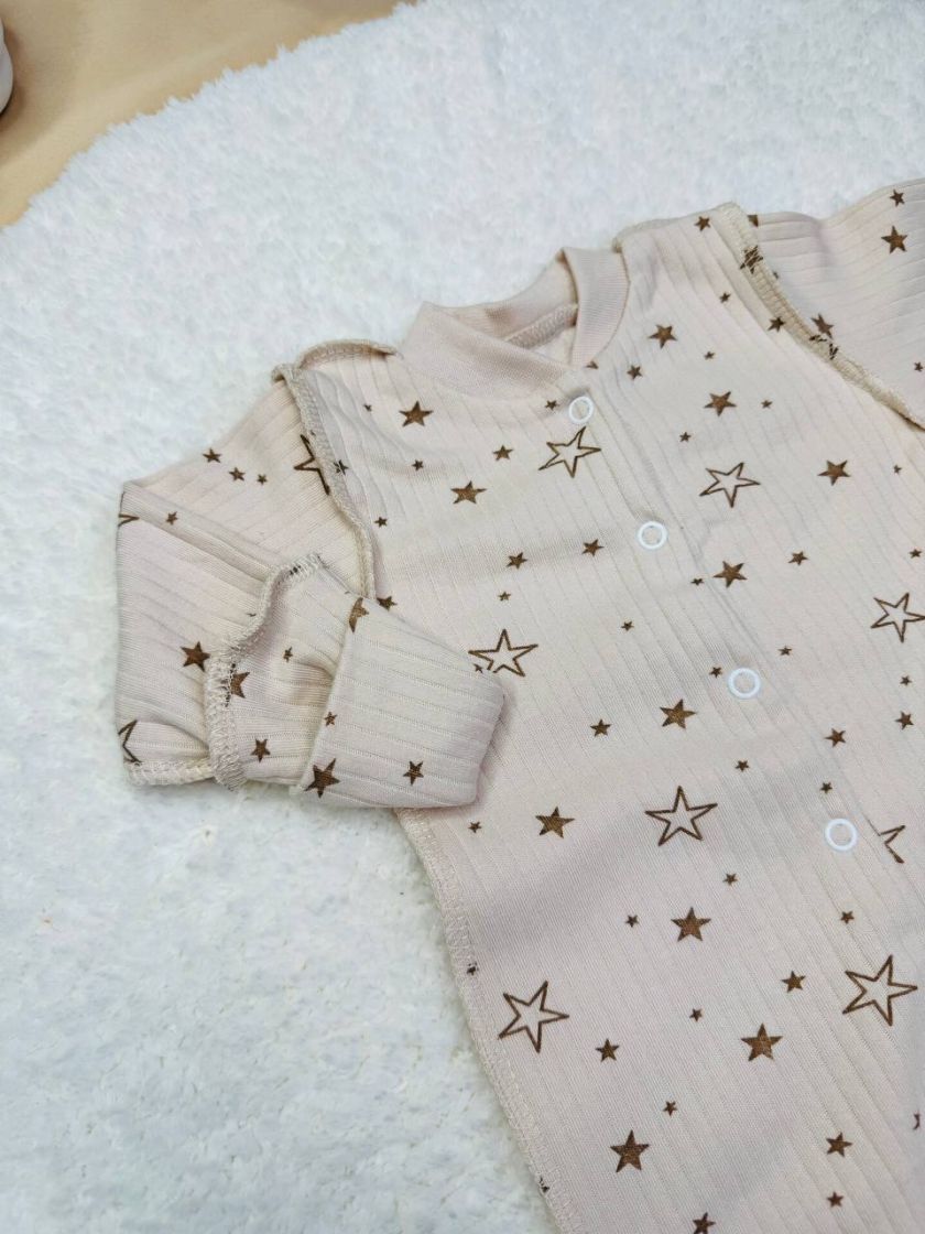 ❤ Чоловічок інтерлок в рубчик, Ромашка. Принт - Бежеві зірки на бежевому. Розмір - 56-62см (#64925614) ✓ Anna Konvert