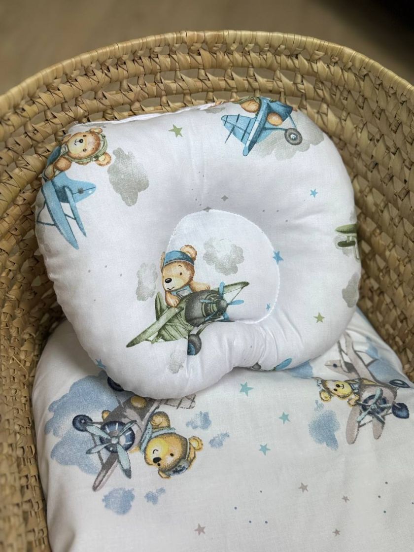 ❤ Простирадло непромакаюче у візочок та подушка. Принт - Ведмідь на різнокольорових літаках (#84425618) ✓ Anna Konvert