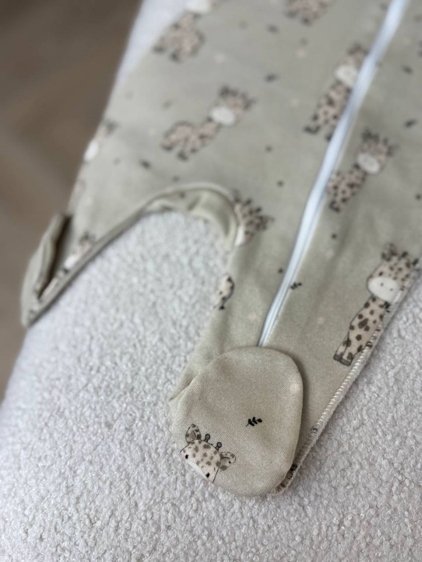 ❤ Чоловічок з шапочкою на блискавці ,інтерлок 56 Бджілка. Принт - Жирафи на бежевому (#94592633) ✓ Anna Konvert