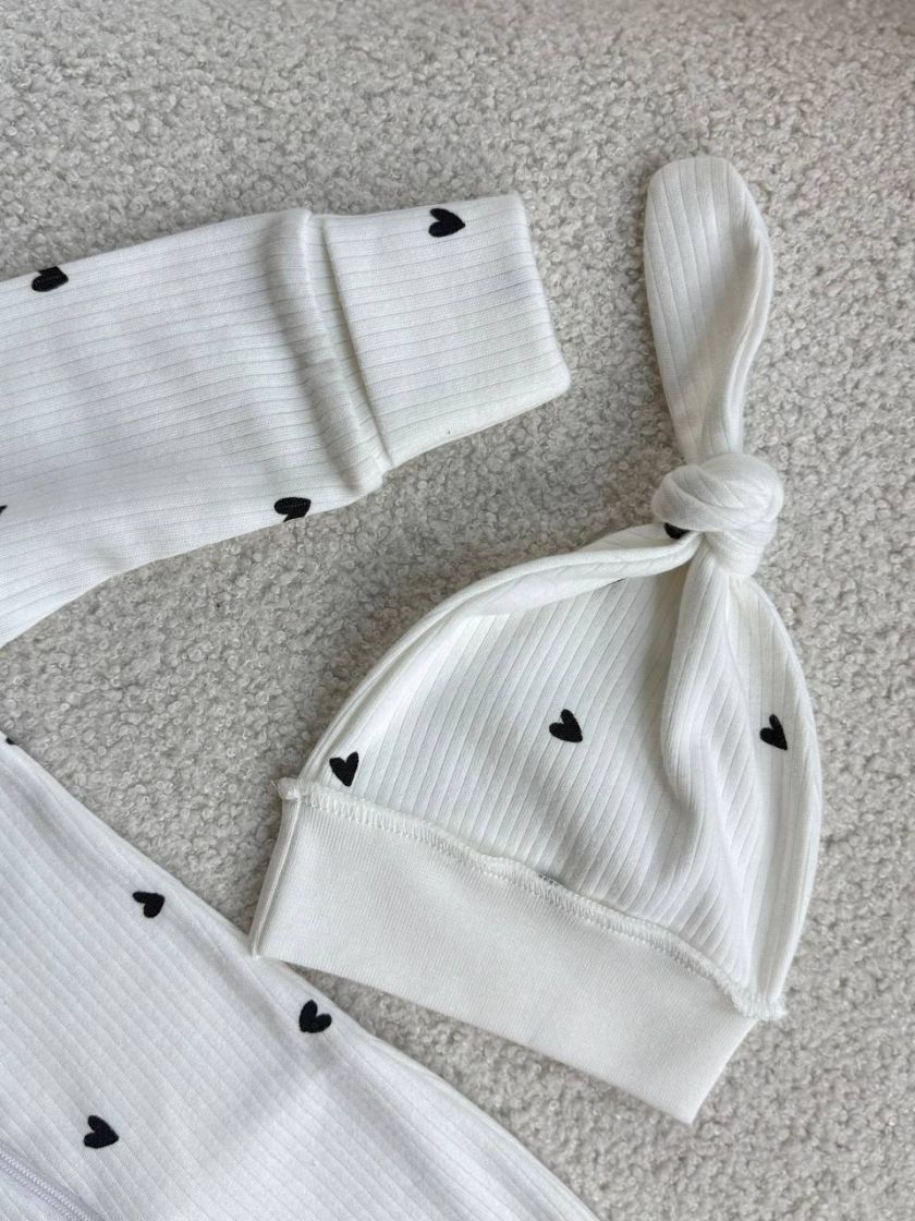 ❤ Чоловічок з шапочкою на блискавці ,інтерлок 56 Бджілка. Принт - Сердечка чорні на білому (#99145555) ✓ Anna Konvert