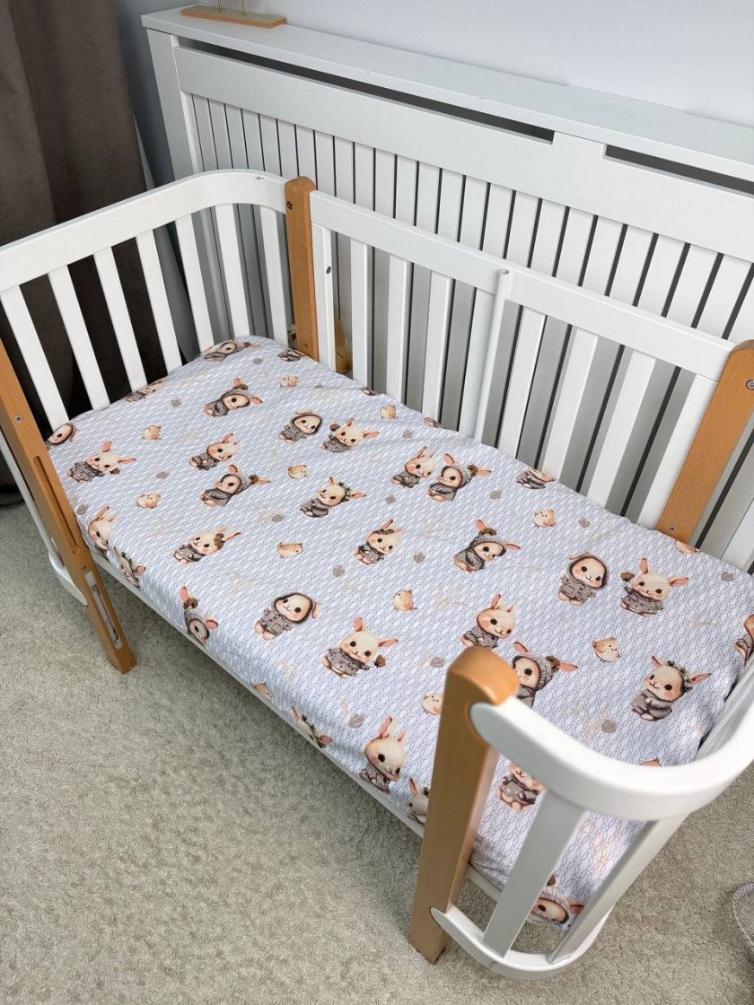 ❤ Простирадло у ліжко непромокаюче, 120/60 см. Принт - Зайці бежеві в шапці (#33086364) ✓ Anna Konvert