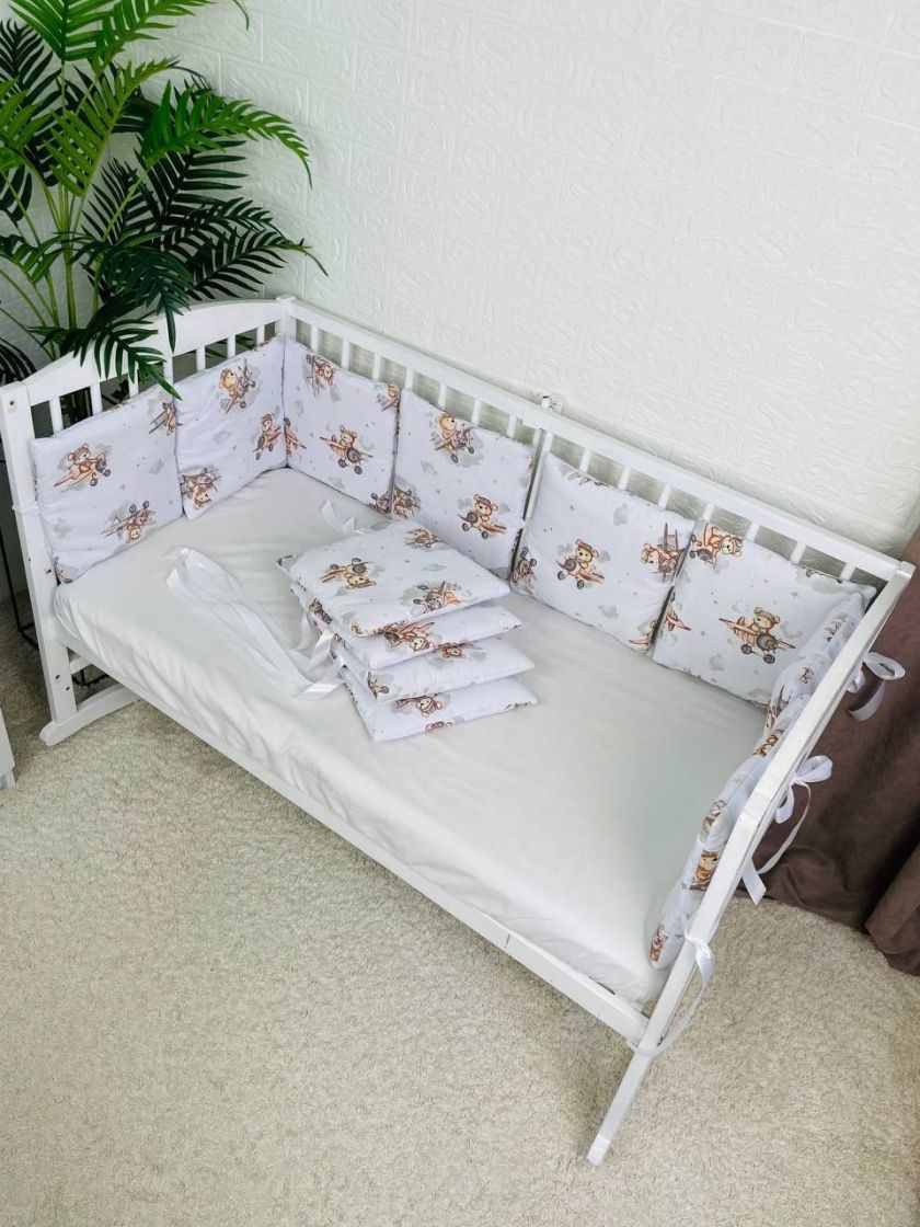 ❤ Бортики-подушки на 4 боки ліжечка, 12 подушок. Принт - Ведмідь на літаку, сірий (#10980447) ✓ Anna Konvert