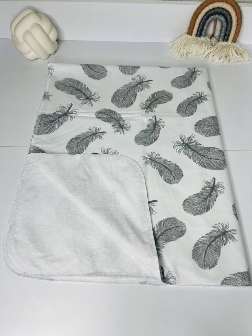 ❤ Пелюшки непромакаючі 100*80см. Принт - Пір'я сірі на білому (#0309) ✓ Anna Konvert
