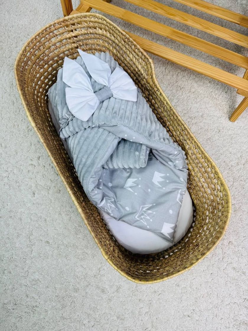 ❤ Конверт-плед на виписку 80 см на 100 см, на блискавці з наповнювачем у чохлі. Принт - Корони на сірому, плюш шарпей сірий (#69