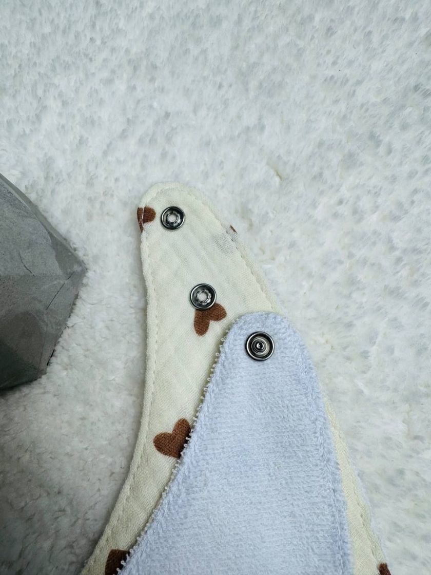 ❤ Слюнявчик, нагрудник мусліновий, непромакаючий. Принт - Сердечка на молочному (#72987377) ✓ Anna Konvert