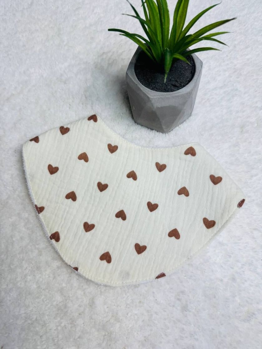 ❤ Слюнявчик, нагрудник мусліновий, непромакаючий. Принт - Сердечка на молочному (#72987377) ✓ Anna Konvert