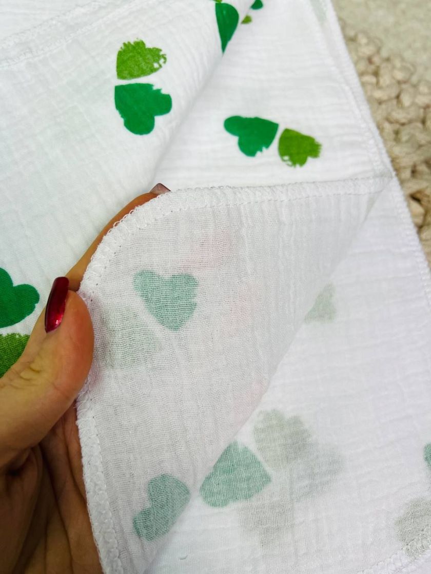 ❤ Пелюшки муслінові чотирьохшарові, жатка. Принт - Сердечка зелені на білому. Розмір - 90*135см (#61552507) ✓ Anna Konvert